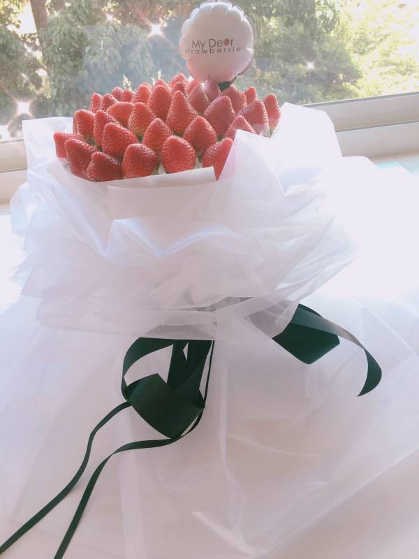 【求婚必備】歐美簡約白紗草莓花束 My Dear strawberries,草莓,花禮,花束,浪漫,送禮,創意禮物,strawberry,bouquet,禮物,生日禮物,生日創意禮物,祝福,情人節禮物,求婚花束,告白花束,草莓花束