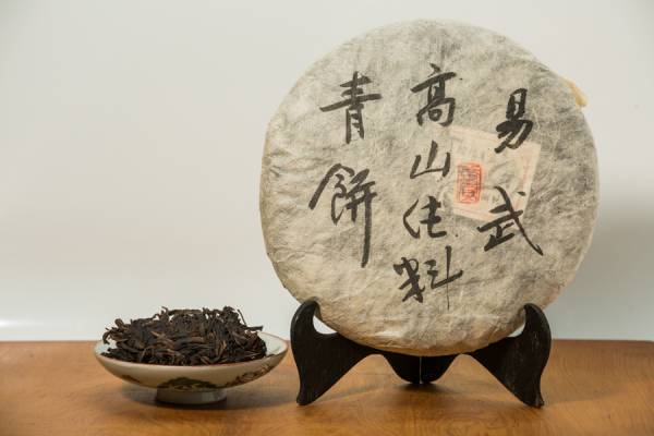 2010年易武高山寨 古樹普洱生茶餅357克 