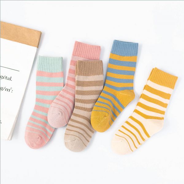 現貨 秋冬兒童條紋中筒襪-一組五雙 兒童運動風條紋中筒襪,兒童中筒襪