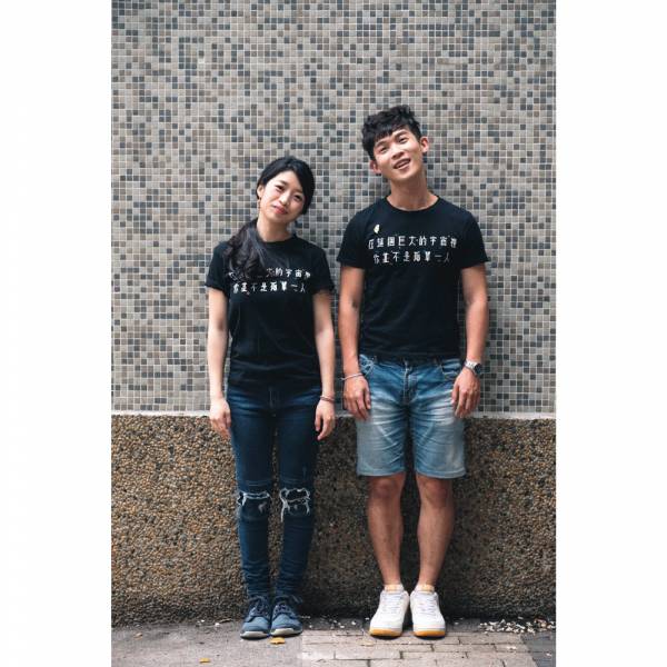 「不孤單」婚權紀念T恤（黑色） 金彩台灣,同志,台灣,LGBT,彩虹
