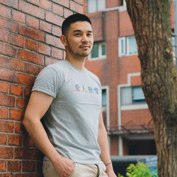「愛人無懼」婚權紀念T恤（灰色） 金彩台灣,同志,台灣,LGBT,彩虹