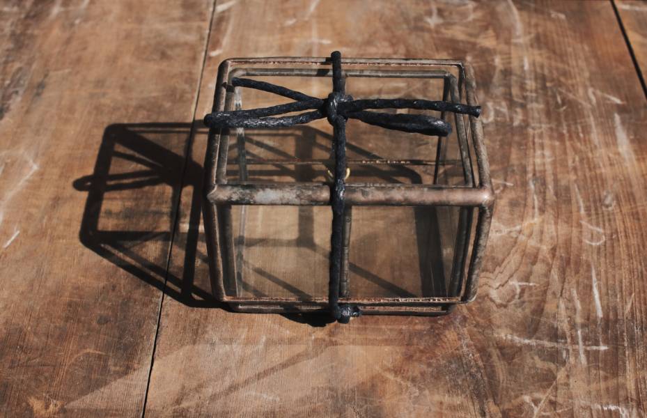 真真鑲嵌玻璃研究所 l 台灣老玻璃盒 l 透明黑框 