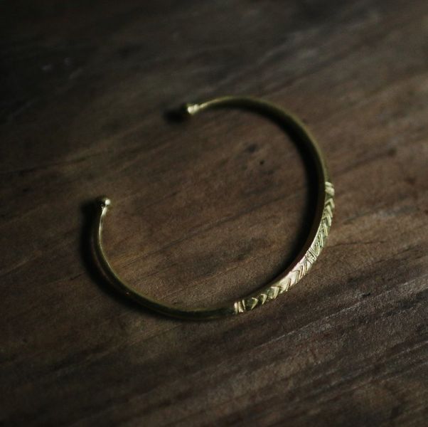 CAO｜黃銅刻紋手環 