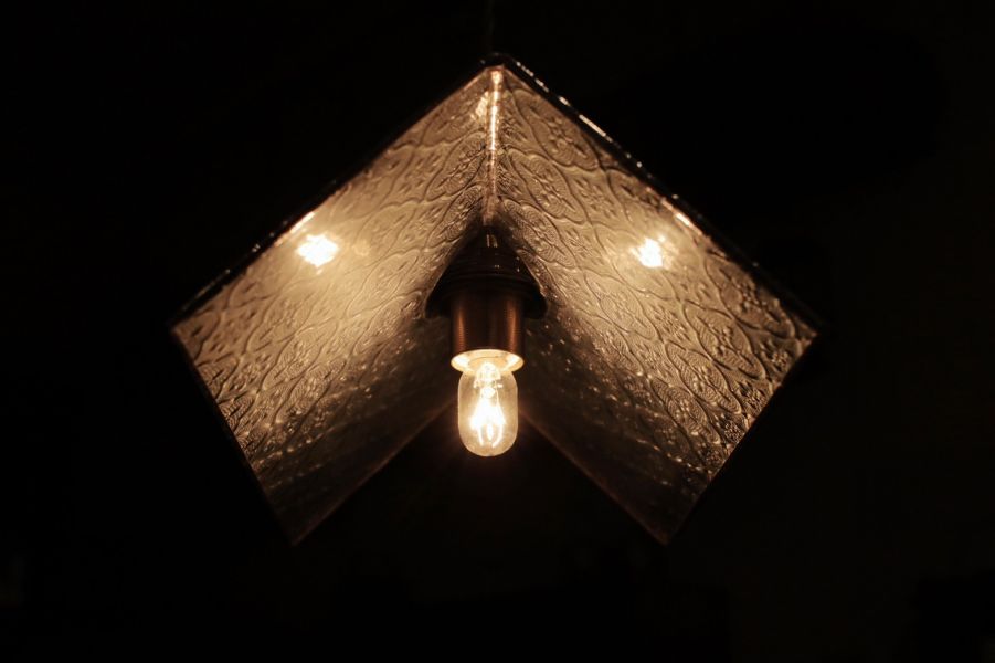 真真鑲嵌玻璃研究所 | 三角屋形吊燈 l M號 