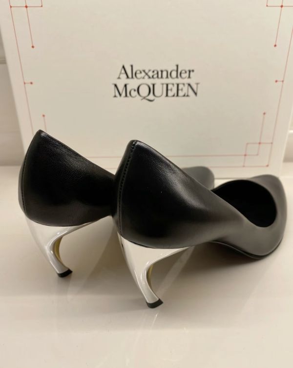 Alexander Mcqueen 780683 女款犰狳鞋跟高跟鞋    黑/銀/金    IT 36/365/37/37.5/38/38.5/39/40 Alexander Mcqueen 780683 女款犰狳鞋跟高跟鞋