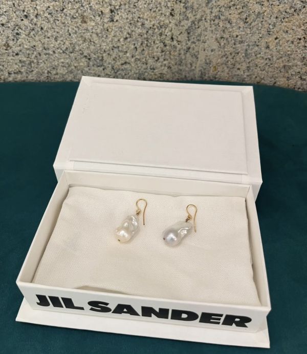 Jil Sander 手工製作的巴洛克淡水珍珠黃銅耳環 