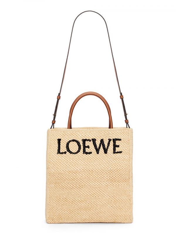 Loewe 酒椰纖維標準 A4 草編包  附可斜背長肩帶  原色 Loewe 酒椰纖維標準 A4 草編包