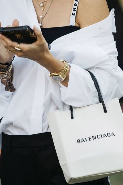 Balenciaga 597858 紙袋造型小牛皮 2用購物包  XXS  白色 Balenciaga 597858 紙袋造型小牛皮購物包 

XXS

白色