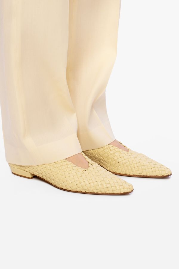 Bottega Veneta 女款 Almond芭蕾平底鞋  跟高2公分  米色  IT36/37 