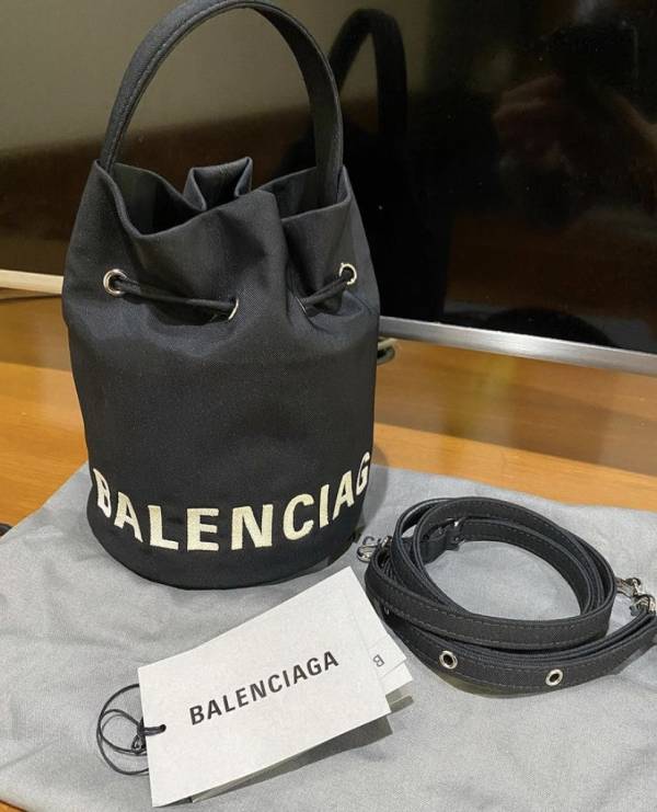 Balenciaga 656682 Wheel PVC 抽繩水桶包 XS     黑色 