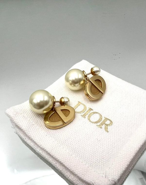 Dior Tribales 金色飾面金屬和白色樹脂珍珠耳環 Dior Tribales 金色飾面金屬和白色樹脂珍珠耳環