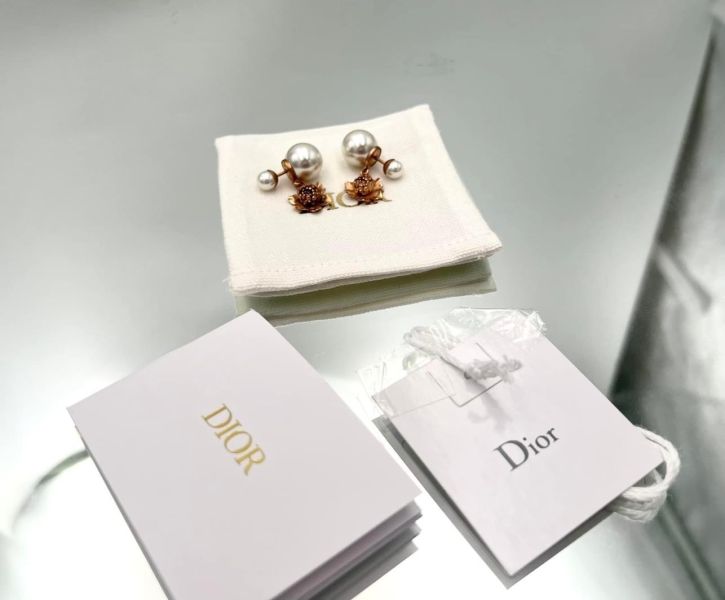 Dior Tribales  霧面粉紅牡丹和白色珍珠耳環 YSL COLLEGE學院包