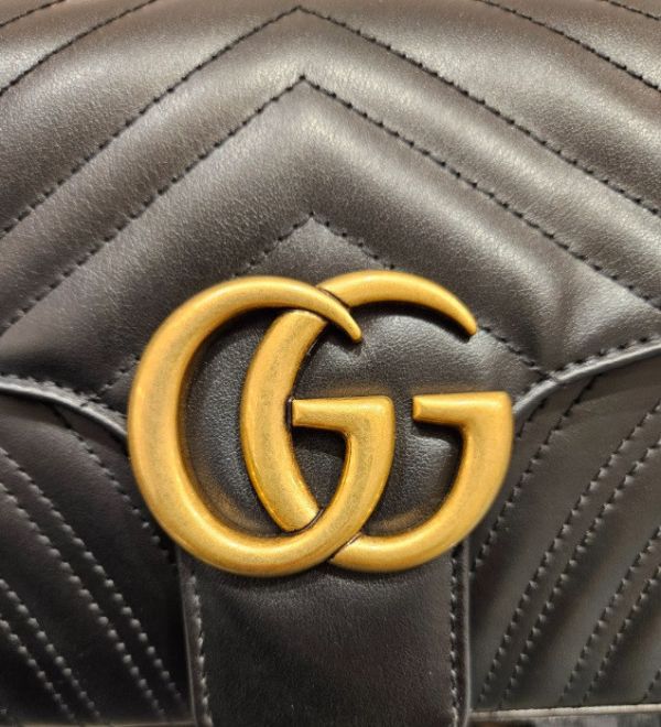 Gucci 443497 GG Marmont 小款 26公分雙G金鍊肩背包   黑色 Gucci 443497 GG Marmont 小款 26公分雙G金鍊肩背包 

黑色