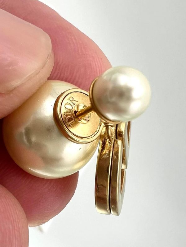 Dior Tribales 金色飾面金屬和白色樹脂珍珠耳環 Dior Tribales 金色飾面金屬和白色樹脂珍珠耳環