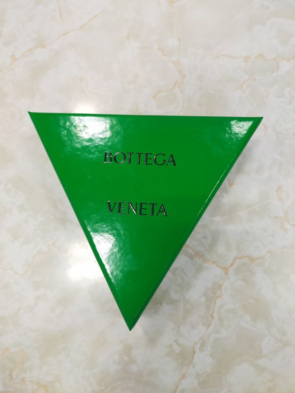 Bottega Veneta 699459 手工純銀三角圈耳環    銀色﻿ 