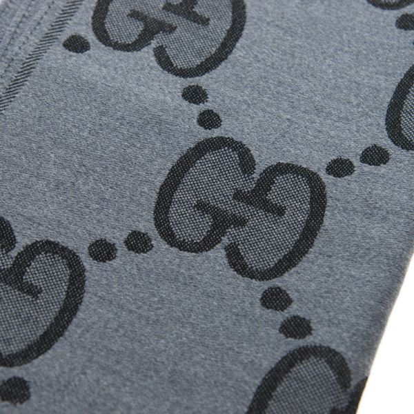Gucci 598189 GG 羊毛緹花圍巾  黑色及灰色 Gucci 598993 GG 羊毛緹花混金線圍巾

黑色及象牙色