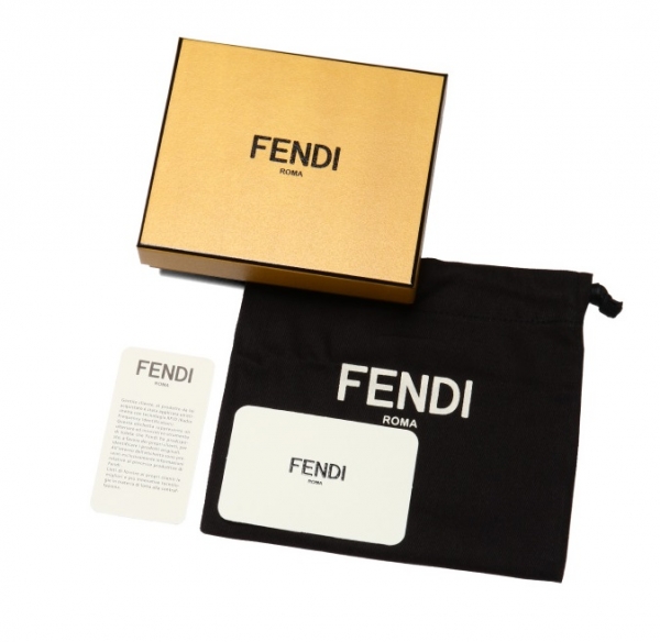 Fendi 7M0169 男款對角線  皮革布料雙折皮夾/短夾  棕色 Fendi 7M0169 男款對角線

皮革布料雙折皮夾/短夾

棕色