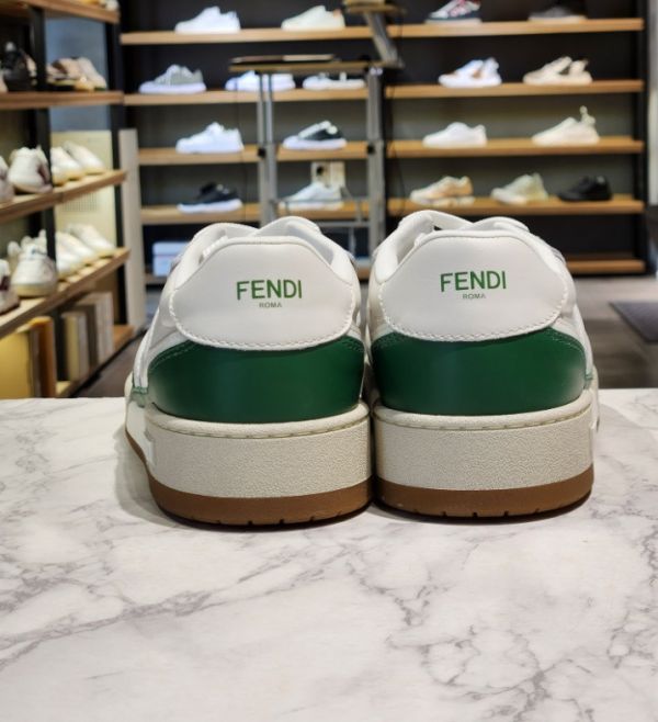 Fendi 7E1493 Match  男款皮革低筒鞋  白色.綠色  UK 6 / 7 / 8 / 9 / 10 Fendi 7E1493 Match  男款皮革低筒鞋

白色.綠色



UK 6/7/8/9/10