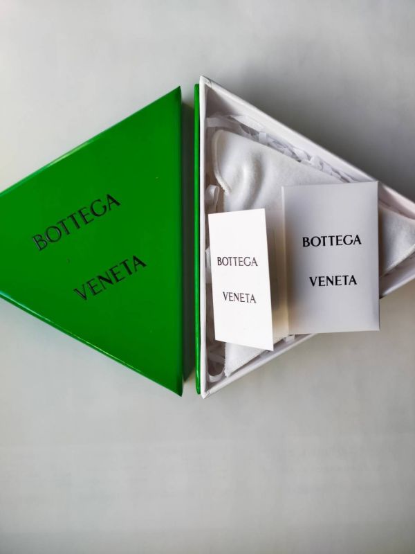 Bottega Veneta 699459 手工純銀三角圈耳環    銀色﻿ 