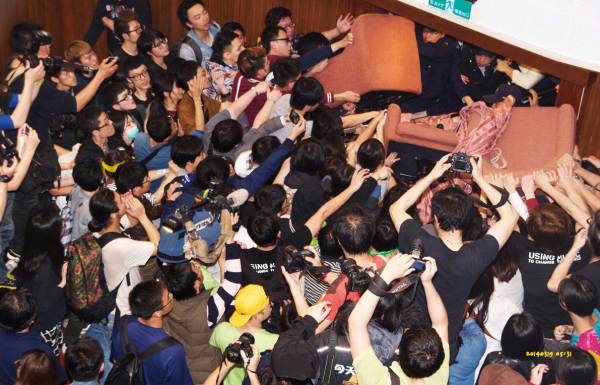 黃謙賢《三一八暴民展 FREE TAIWAN EXPO》／ 五花鹽BaconPress 出版 
