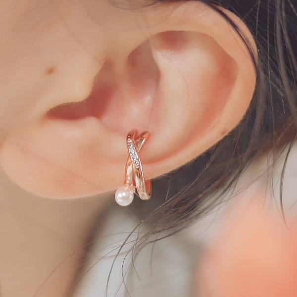 ONCE LITE | 空氣系 - 流光耳骨夾 * 三色 幾何 立體 優雅 柔美 珍珠 X型 耳骨夾 耳環 耳夾