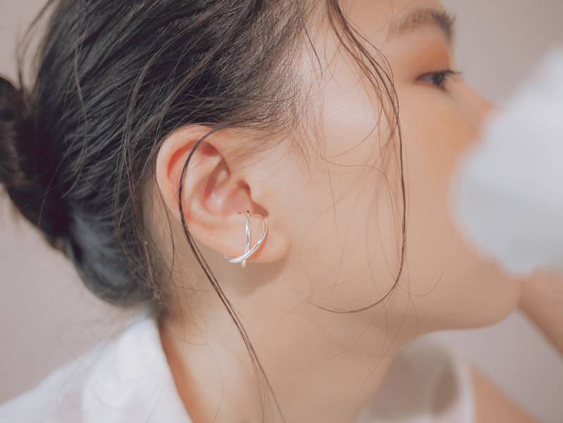 ONCE LITE | 空氣系 - 向光 X 純銀耳骨夾 幾何耳環 抗敏耳環 純銀 純銀耳骨夾 純銀飾品 耳環 耳骨夾 銀色耳環