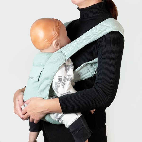 【ergobaby】Embrace 環抱二式初生嬰兒背帶柔軟透氣款 (豆綠色)