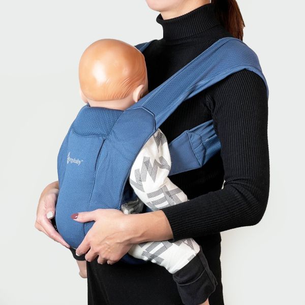【ergobaby】Embrace 環抱二式初生嬰兒背帶柔軟透氣款 (藍色) ergobaby,嬰兒背巾,揹巾,揹帶,背帶,新生兒,Embrace,吸汗面料,Soft Air Mesh,人體工學,三種背法,空氣網眼