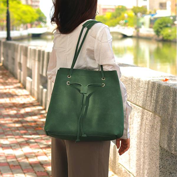 City Bag's002-墨綠色 美型筆電托特包,托特包,筆電包,極致灰,大象灰,臺灣品牌包包,包包,LINGWEI,LINGLING,台灣設計,lingling,lingwei,經典筆電托特包