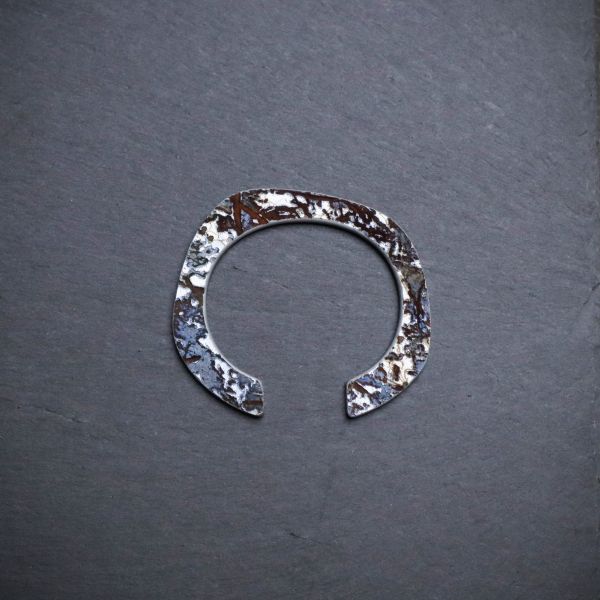 【江枚芳 Meifang Chiang Metal Arts】邊界手環 手環,手鐲,鋁,陽極處裡