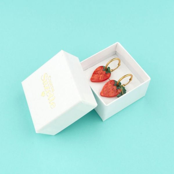 草莓耳環 