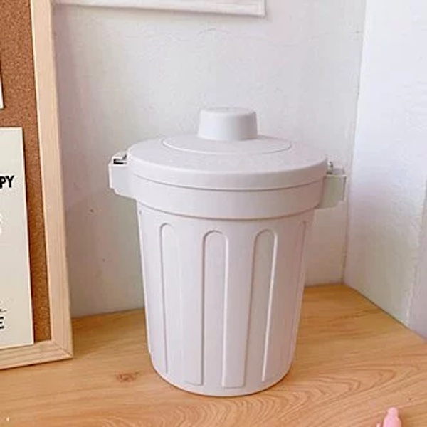 (預購)桌面小垃圾桶桶 帶蓋小垃圾桶 贈送貼紙(款示隨機) 桌面收納桶 垃圾桶,收納桶,桌上垃圾桶,桌面垃圾桶,辦公室垃圾桶,書桌垃圾桶,小垃圾桶,迷你垃圾桶