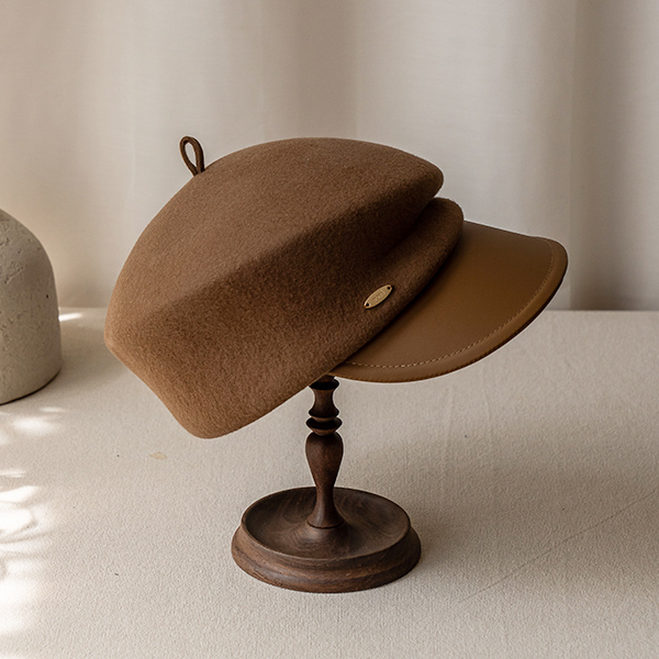 日系帽沿皮革偏頂同色系拼接羊毛鴨舌帽-咖啡 質感女帽,設計師女帽,法式女帽,羊毛帽,貝蕾帽,畫家帽