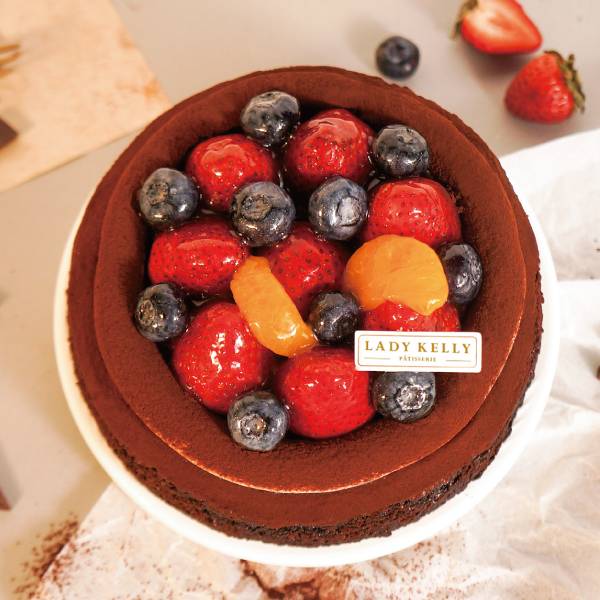 水果古典巧克力蛋糕-8吋 水果古典巧克力蛋糕,巧克力,布朗尼,苦甜巧克力,水果,慶生,台北人氣蛋糕,生日蛋糕,網購蛋糕,蛋糕推薦,巧克力蛋糕