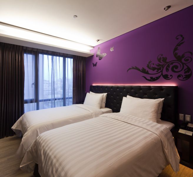 FX  Hotel  Taipei - Nanjing  walk_   about 8 mins to  Asia Poker Arena.4(N)The lowest price about us$349 