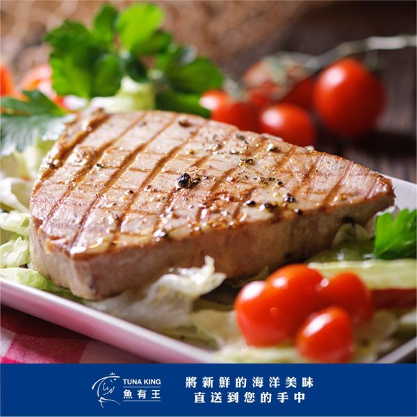 鮪魚排250g 鮪魚肉富含高品質蛋白質、健康脂肪和重要係列,包含維生素D、B群維生素和補充。烹飪方式多樣,可生食、煮湯、煎、烤或炸。無論是新鮮刺身、香煎鮪魚烤鮪魚或炸鮪魚串,展現鮪魚肉質豐富的口感和美味。鮪魚肉既營養又美味,是受歡迎的食材之一。