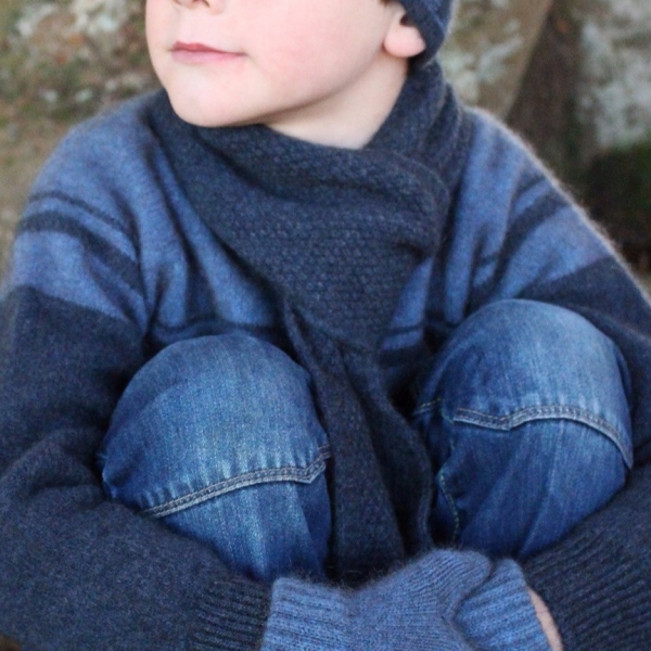 丹寧藍色單層窄版12公分紐西蘭貂毛羊毛圍巾 