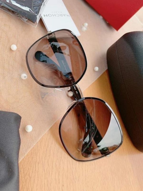 義大利製Salvatore Ferragmo 太陽眼鏡 / 顯白、顯臉小神器 