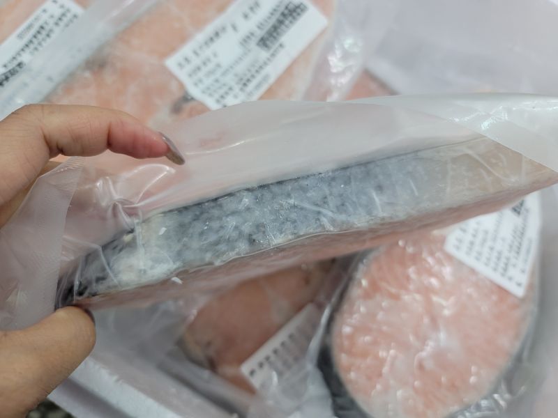 智利厚切鮭魚片   每片淨重超過330g 