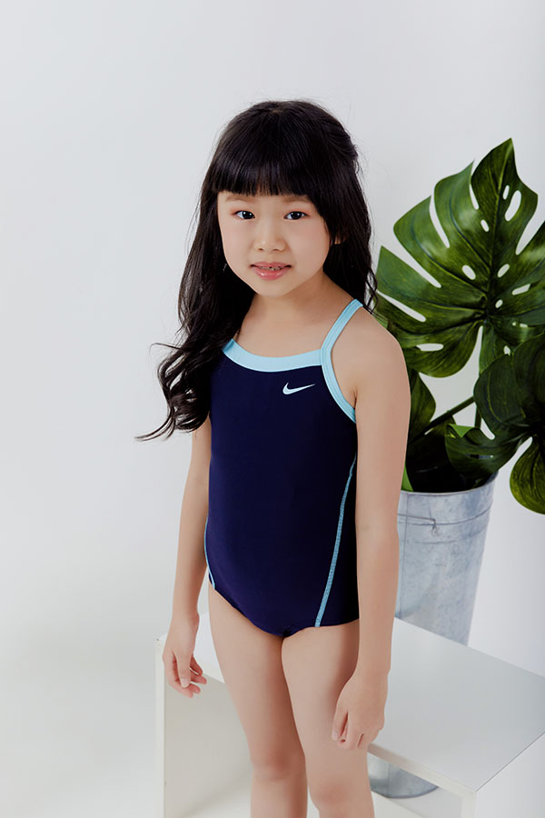 【漾著泳裝 - 女童款】Nike 深藍連身三角泳衣 漾著泳裝精選,日本兒童泳裝,漾著泳裝精選,兒童泳衣,適合游泳課,度假,游泳教學