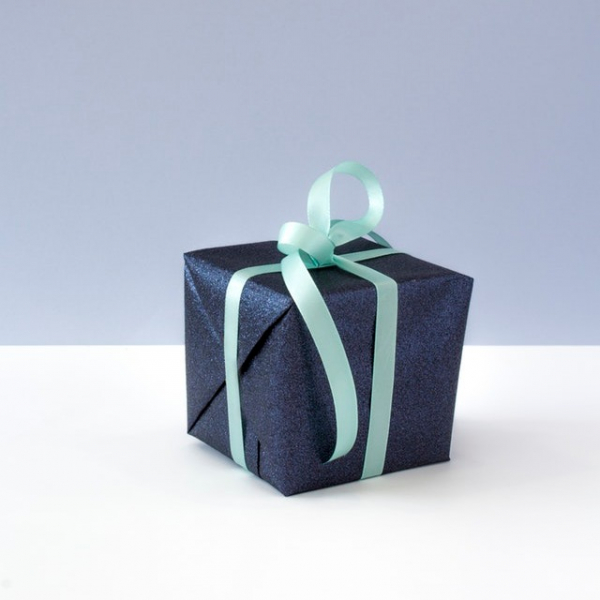 《小點  緞帶禮物盒》 