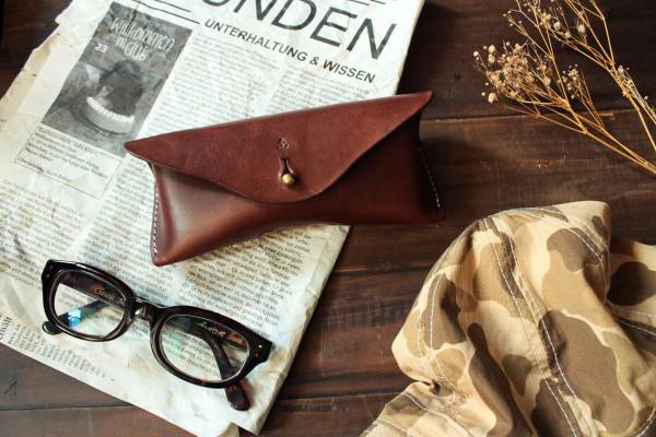 The W & Anchor Bros.- Handmade Leather Glasses/咖啡色銅釦 Faith,植鞣革,生活 配件,老派 mr old,GLASSES,眼鏡包