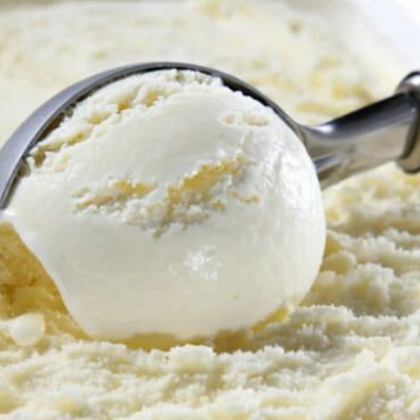 【卡士達鮮奶冰淇淋】：使用A級鮮乳-源鮮乳 鮮奶冰淇淋；鮮乳坊；鞏建嘉 ；白羽烏骨雞蛋；法式手工冰淇淋；駱師傅法式冰淇淋之家；低脂低糖