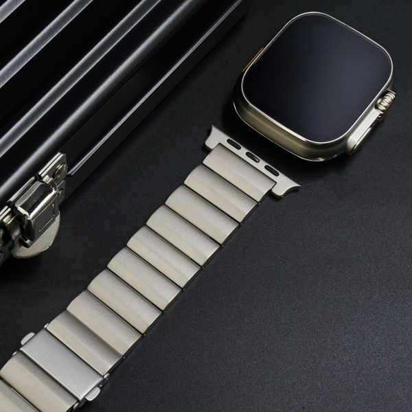 Apple Watch Ultra 多用途鈦錶帶 - 鈦金屬錶帶 + 插銷式連結 Apple Watch,勞力士,鈦金屬,錶帶,LVMH,Garmin,Iphone15,BMW,MG,IMAX,GQ,犀牛盾