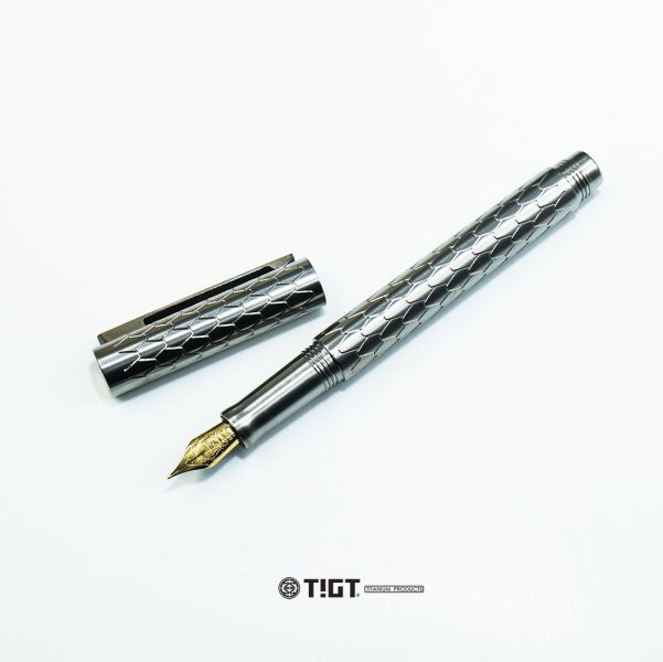 TIGT - 鈦金屬龍鱗紋萬年筆 - 鈦金屬鋼筆採用德國SCHMIDT筆尖 學習,鈦金屬,BMW,Tesla,筆,萬寶龍,鋼珠筆,簽約,Audi