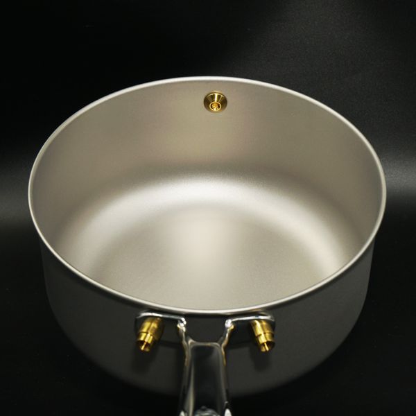 TIGT-鈦平小鍋 <有手柄> 185mm直徑 ( 99% 鈦金屬一體成型製成 + 鈦金屬螺絲螺帽 ) 質輕、純鈦、一體成形、健康無毒、耐用