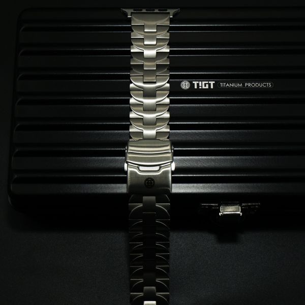 Apple Watch Ultra 多用途鈦錶帶 - 鈦金屬錶帶 + 插銷式連結 + 安全扣設計 Apple Watch,勞力士,鈦金屬,錶帶,LVMH,Garmin,Iphone15,BMW,MG,IMAX,GQ,犀牛盾