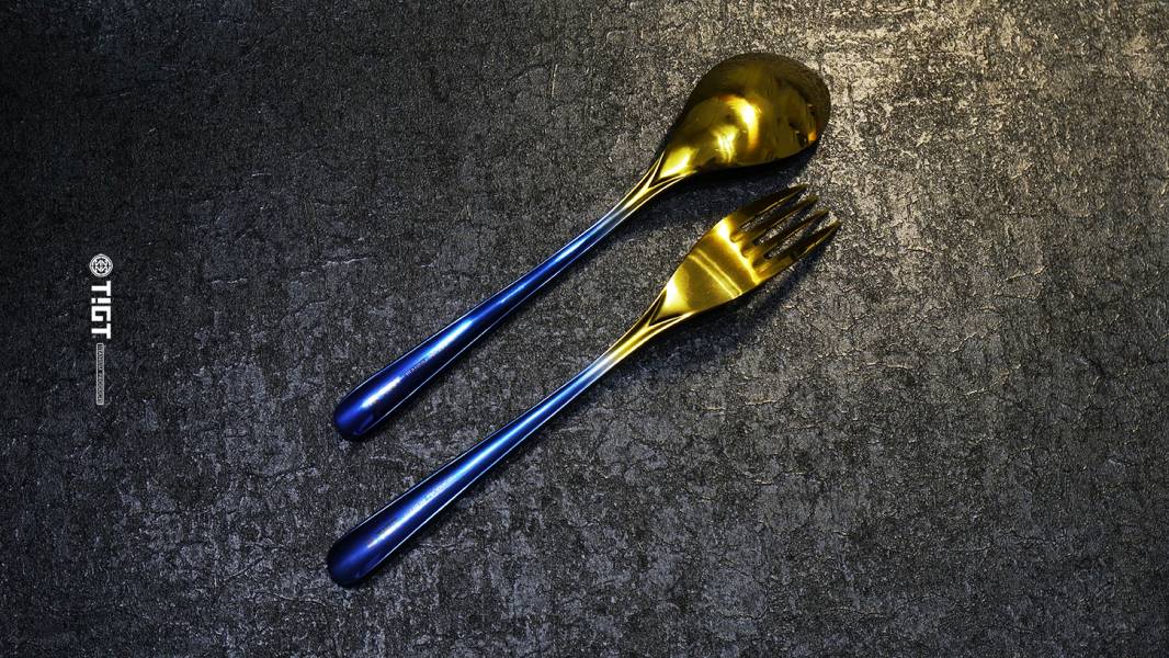 TIGT 純鈦製西式湯叉套組-藍金漸層-內附湯叉各一支，多合一布套一只 ( 花色恕不挑選 ) 藍金漸層,全色階,TIGT,鈦金屬,湯匙,叉子,餐具,純鈦,無毒