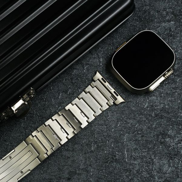Apple Watch Ultra 多用途鈦錶帶 - 鈦金屬錶帶 + 扣件式連結 Apple Watch,勞力士,鈦金屬,錶帶,LVMH,Garmin,Iphone15,BMW,MG,IMAX,GQ,犀牛盾