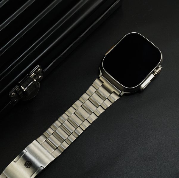 Apple Ultra 及 22mm錶冠寬度皆可使用 多用途鈦錶帶 - 鈦金屬錶帶 + 扣件式連結 Apple Watch,勞力士,鈦金屬,錶帶,LVMH,Garmin,Iphone15,BMW,MG,IMAX,GQ,犀牛盾
